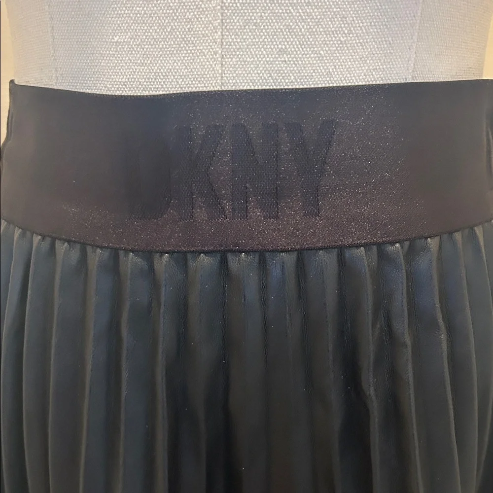 DKNY Black Faux Leather Pleated Skirt in Size Small - Picture 5 of 10